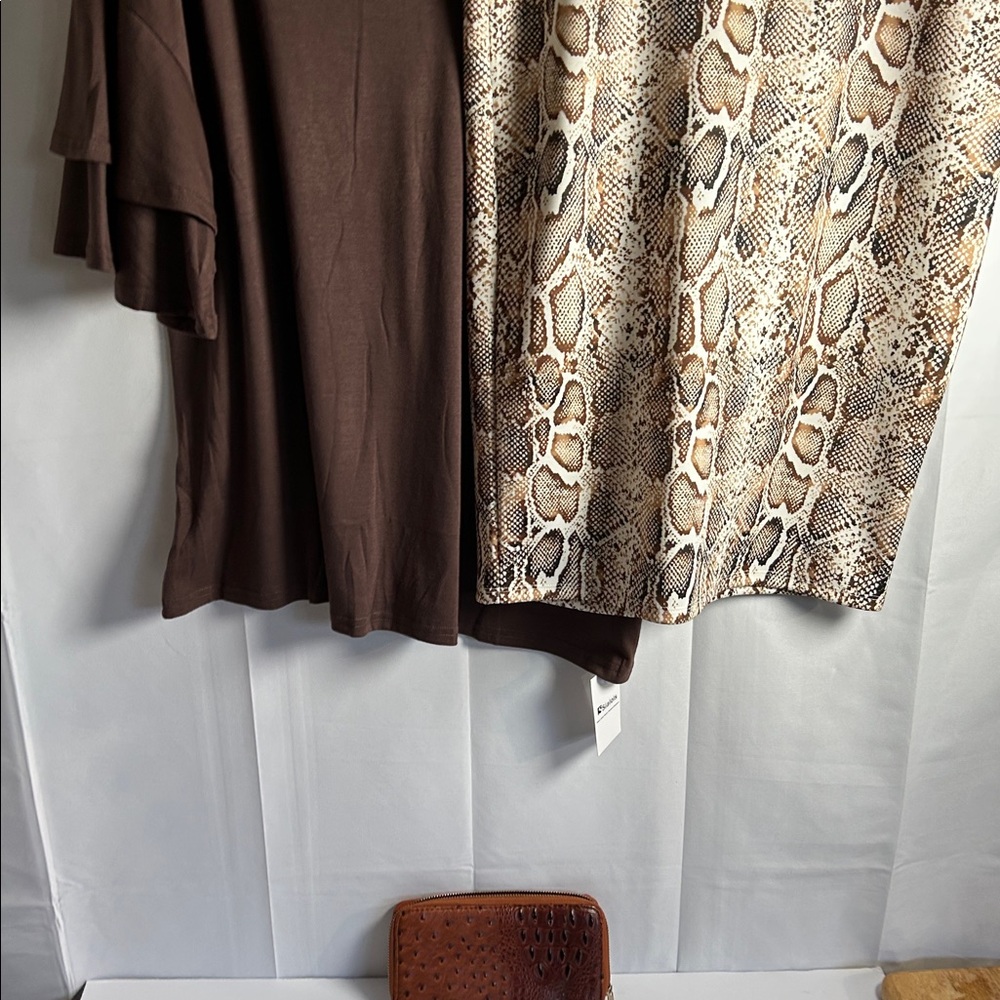 Elegant V-Neck Women's Top in Soft Mauve With It’s Skirt In Large And Wallet